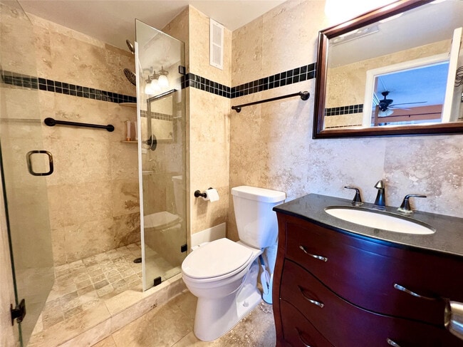 Building Photo - 400 Golden Isles Dr