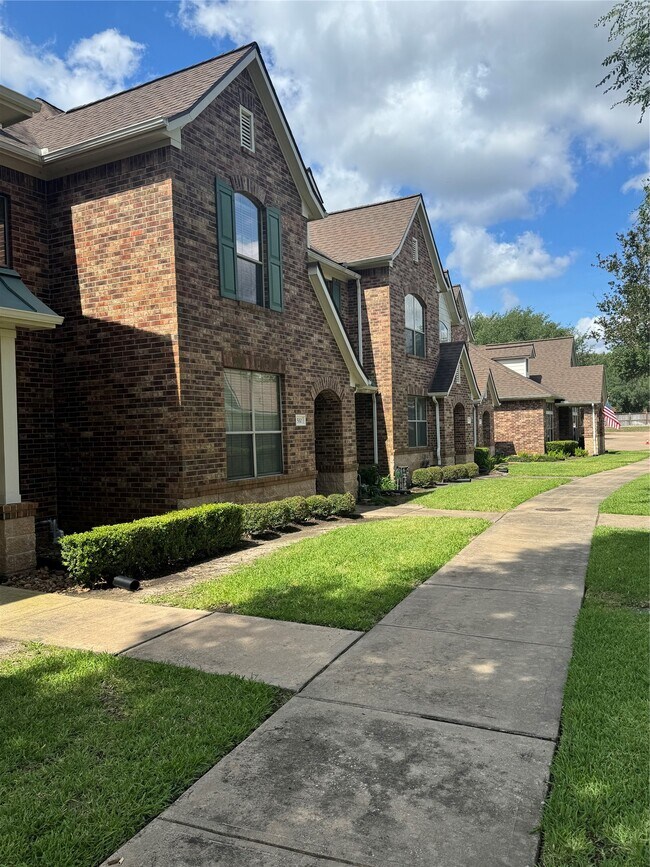 Building Photo - 506 Cypress Vista