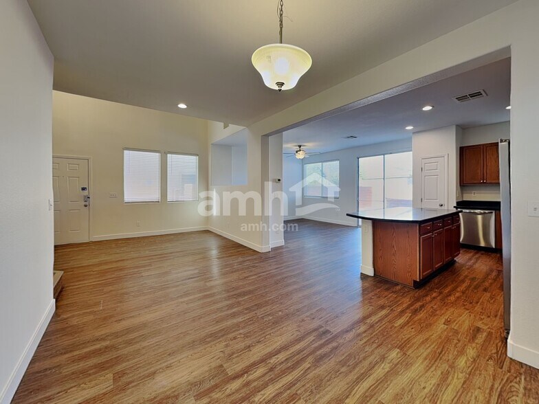 Building Photo - 7632 Butler Mesa St