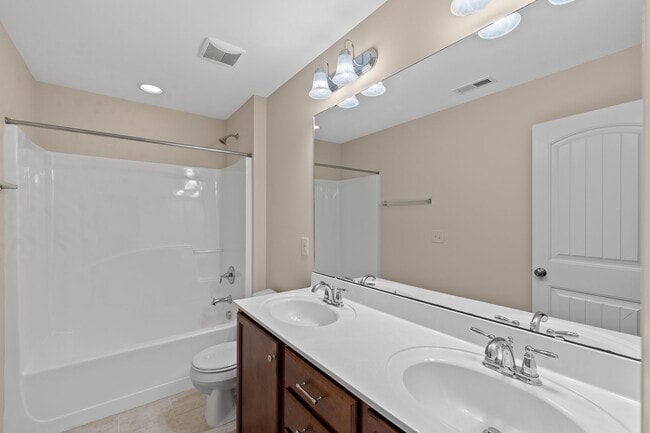 Building Photo - 3 Bedroom - Cary Townhome in Central Location!!! Close to 540 and Research Triangle Park!