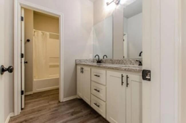 Building Photo - 4 Bedroom 2 Bath Unit, Frenship ISD!