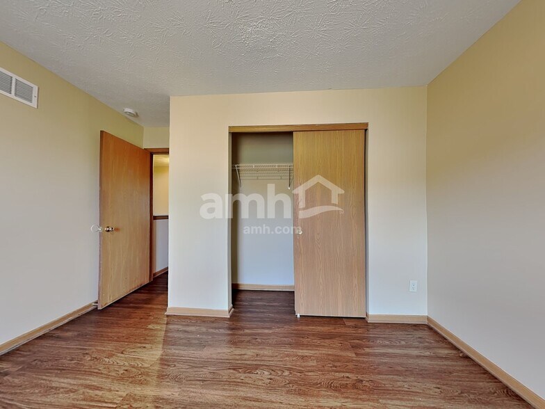 Building Photo - 940 Fox Croft Pl