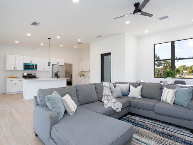 Building Photo - Brand New Construction 3/2  Canal Front Home for Rent in North Port