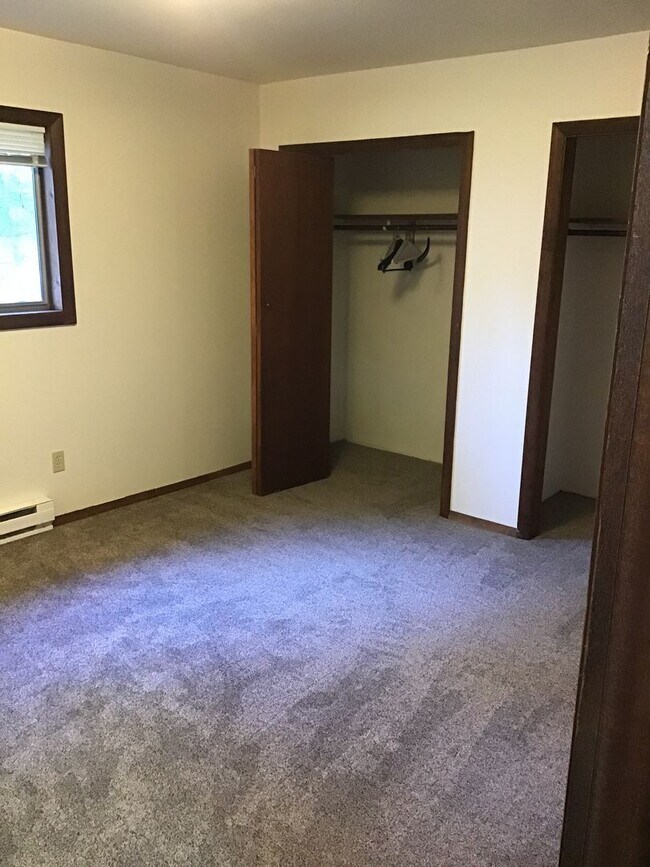 Building Photo - 2 Bedroom Home Near Old Mill