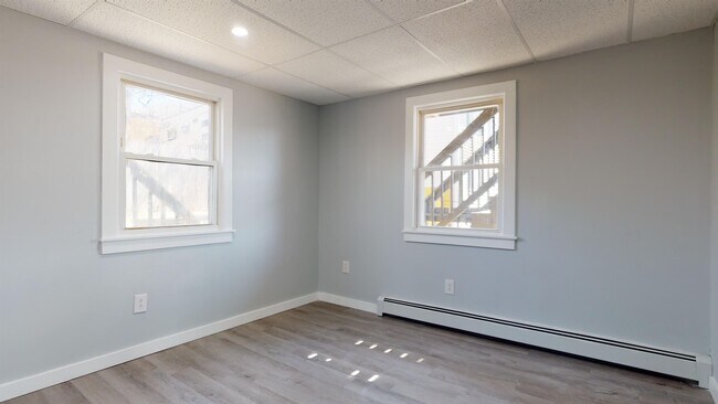 Building Photo - 7 Island Ave