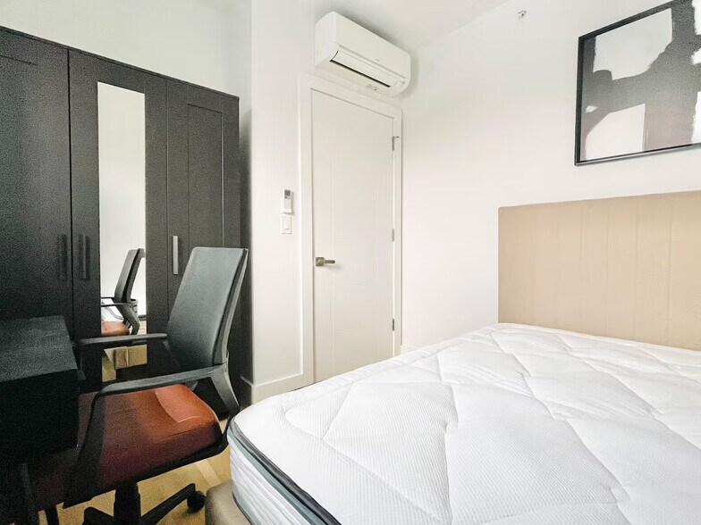 Building Photo - Furnished room/NOT APARTMENT