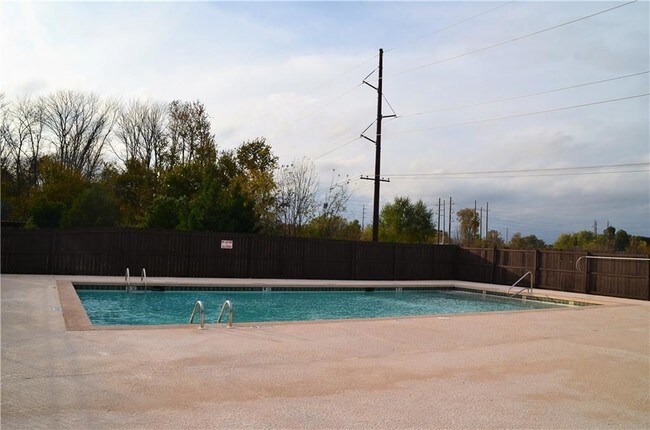 Building Photo - 1802 SW Riverstone Rd