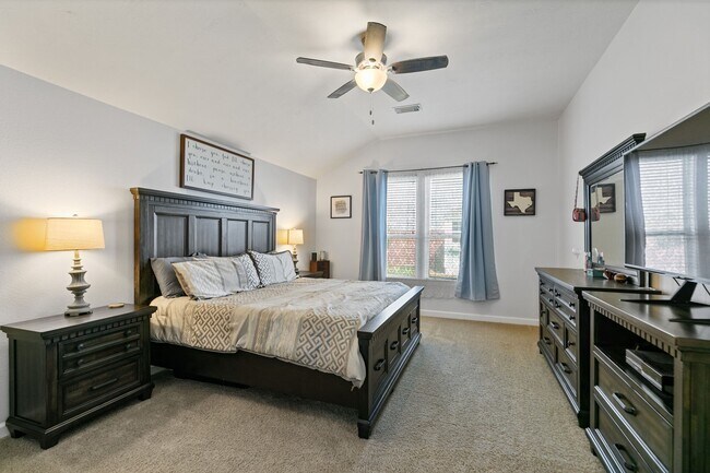 Building Photo - 8222 Groveland Hills Dr