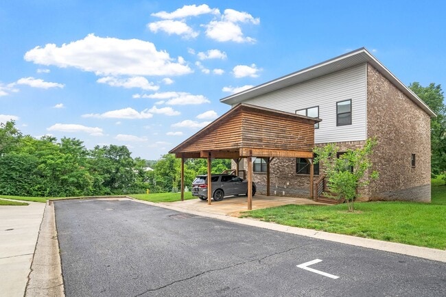 Building Photo - Large 3 Bedroom 3 1/2 Bath Condo For Rent ...