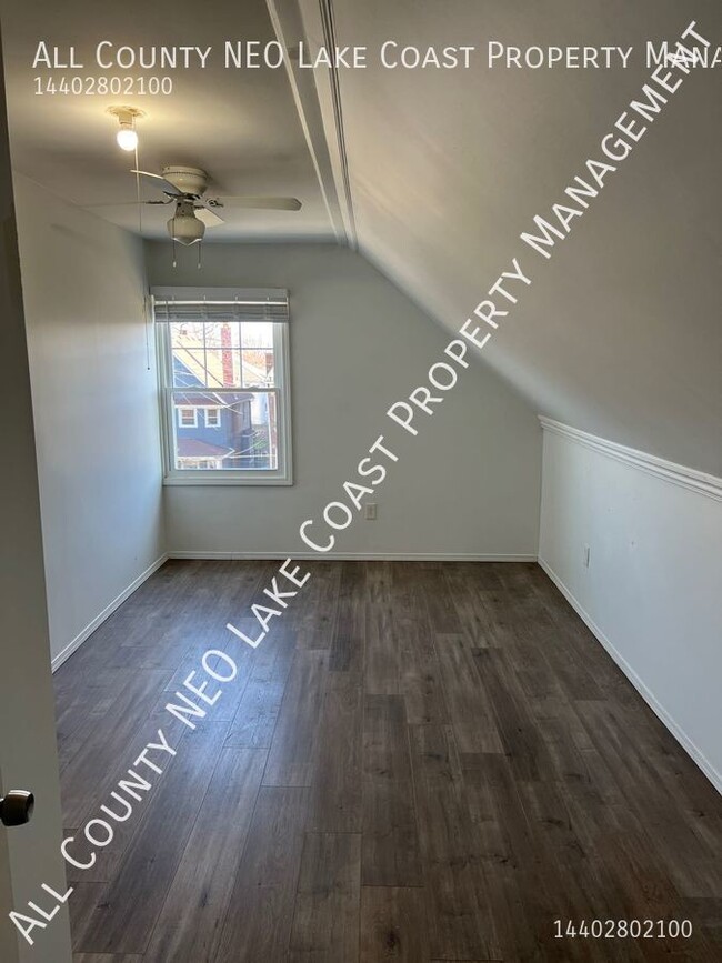 Building Photo - 1472 Ridgewood Ave