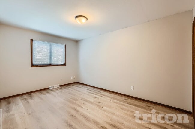 Building Photo - 19955 Chili Ave W