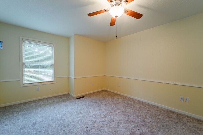 Building Photo - Charming 3 bedroom, 2 bathroom located in the picturesque Hot Springs Village