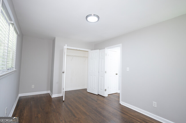 Building Photo - 2689 Collier Dr NW