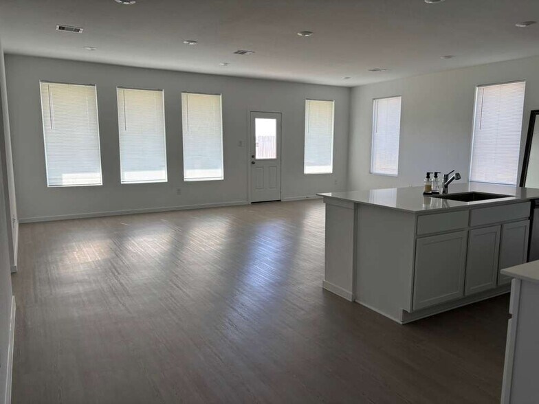 Building Photo - 6714 Violet Clover Ave