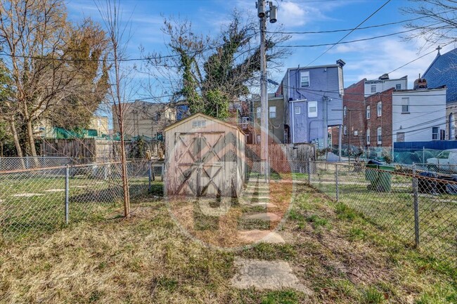 Building Photo - 1105 N Central Ave