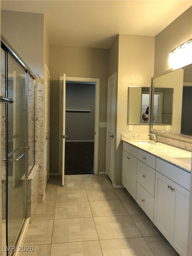 Building Photo - 2434 Fanano St