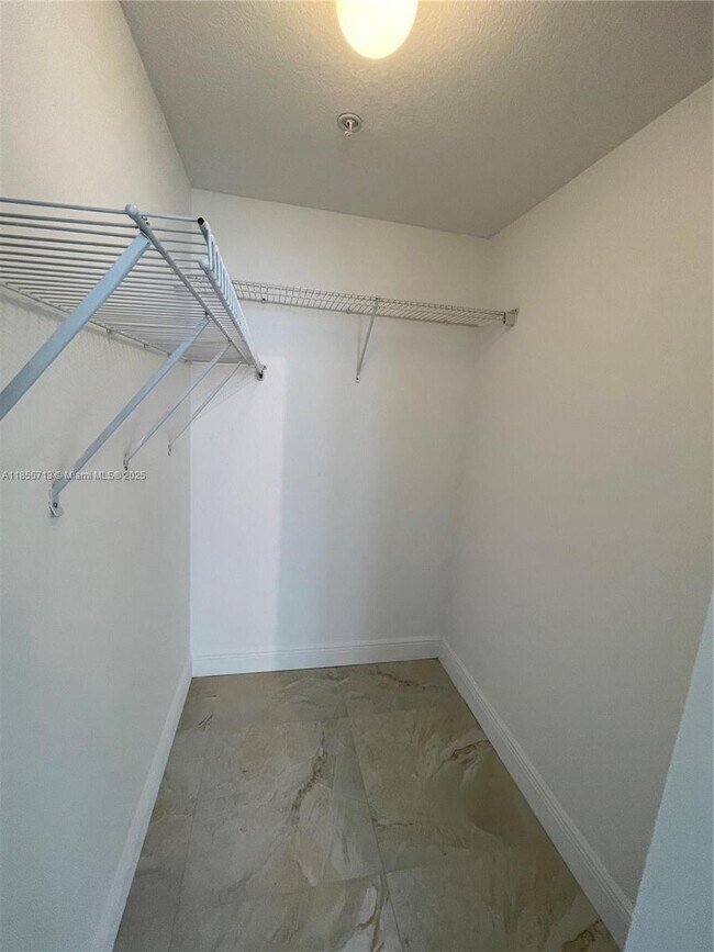 Building Photo - 170 SE 14th St