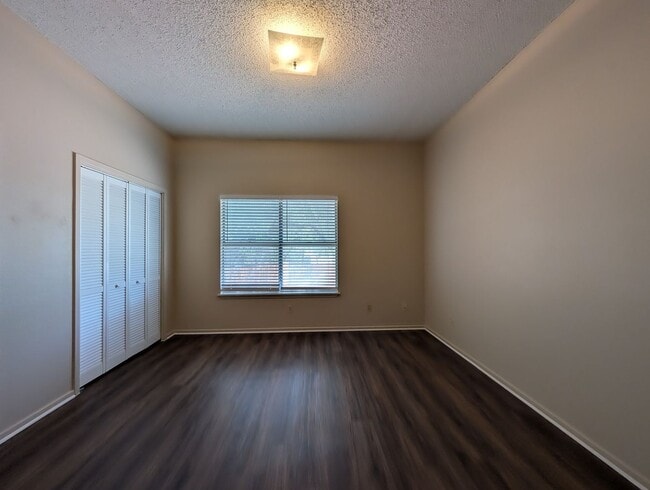 Building Photo - LOCATION!! On Wood Rd -Off Landa  / Fridge / Covered Back Patio / No Carpet / NBISD