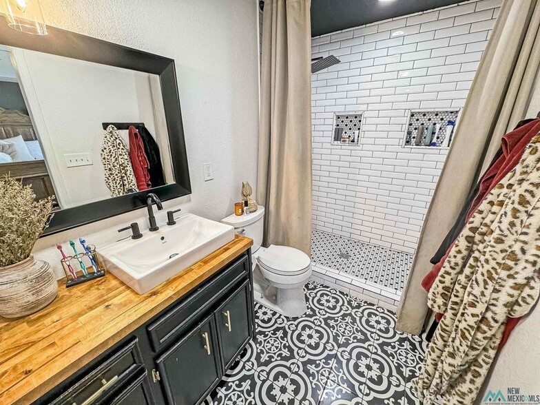 Building Photo - 1210 W Pueblo Ave