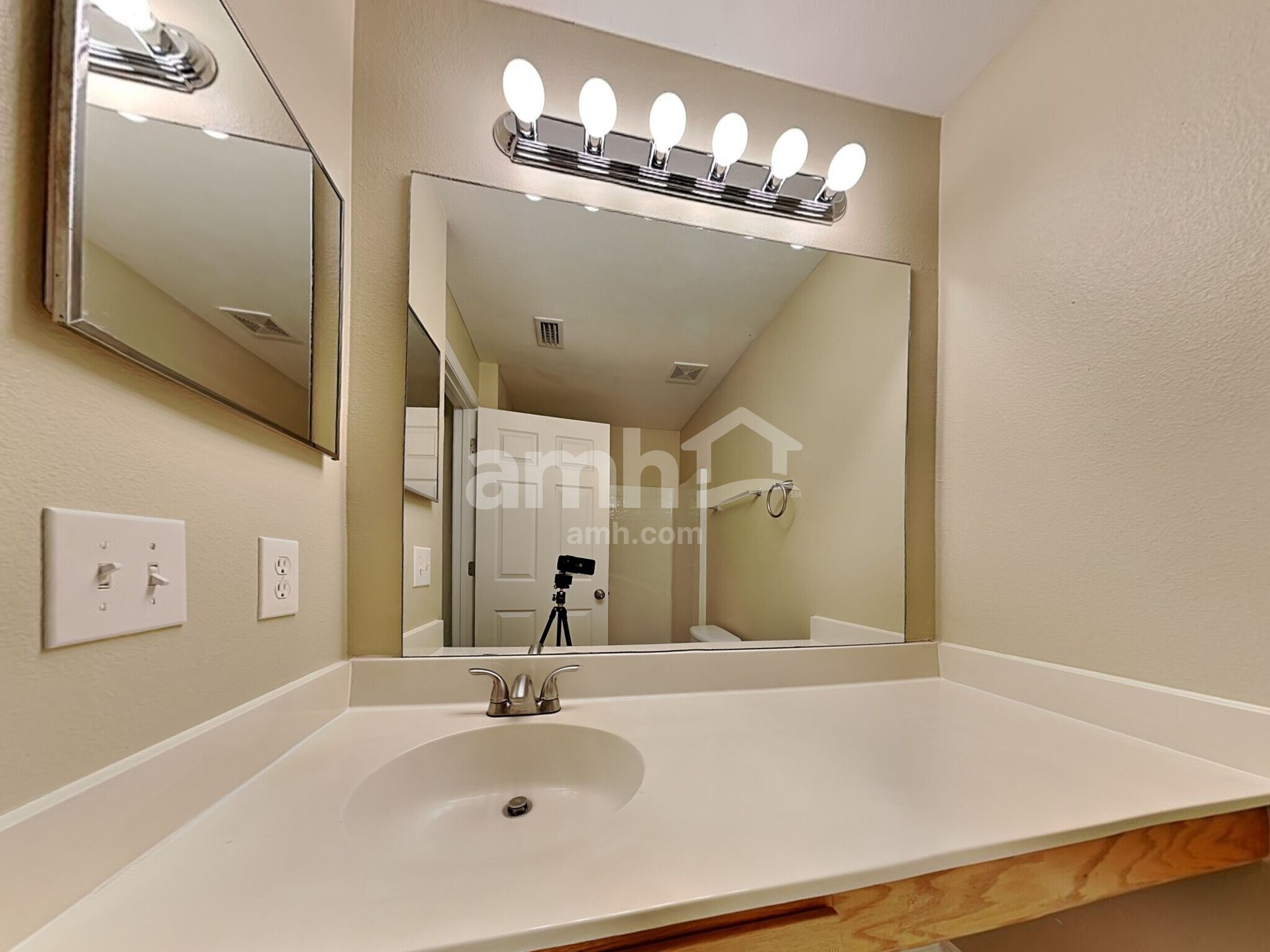 Building Photo - 24746 Mary Beth Ct