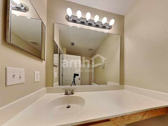 Building Photo - 24746 Mary Beth Ct