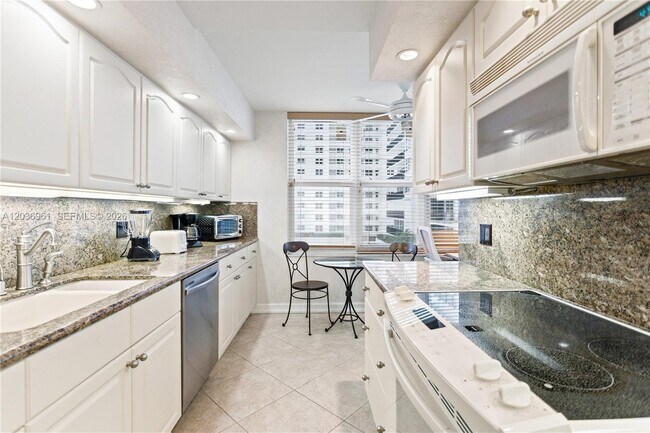 Building Photo - 4280 Galt Ocean Dr