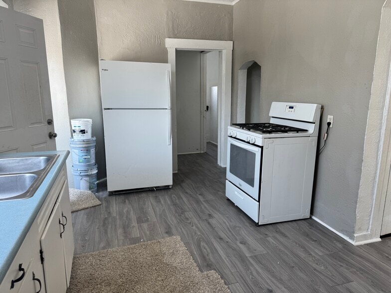 Building Photo - 209 N G St