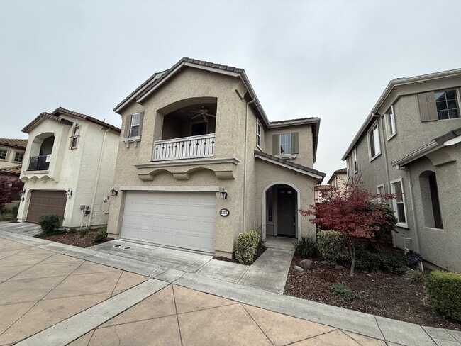 Primary Photo - 3 Bedroom 3 Bath Beauty in West Sacramento!