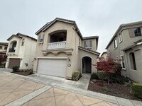 Building Photo - 3 Bedroom 3 Bath Beauty in West Sacramento!