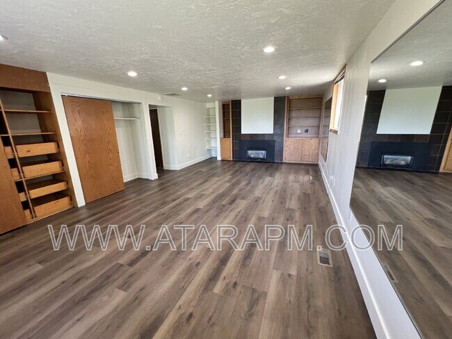 Building Photo - 270 2020 N