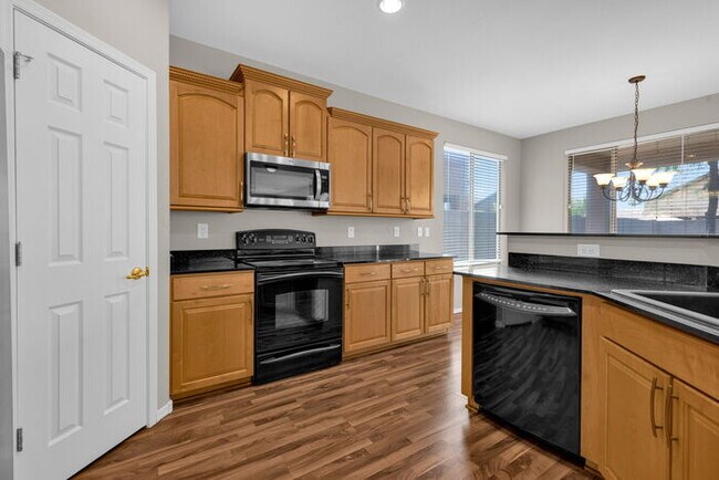 Building Photo - 2032 S Sabrina