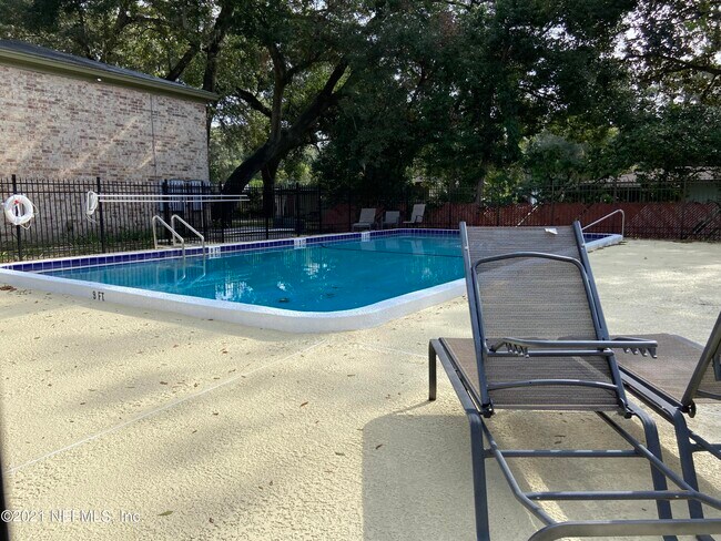 Building Photo - 1950 Paine Ave