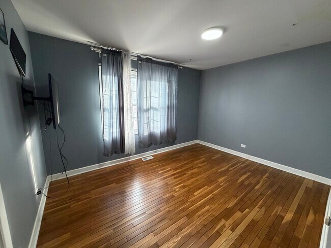 Building Photo - 1200 Glen Ln