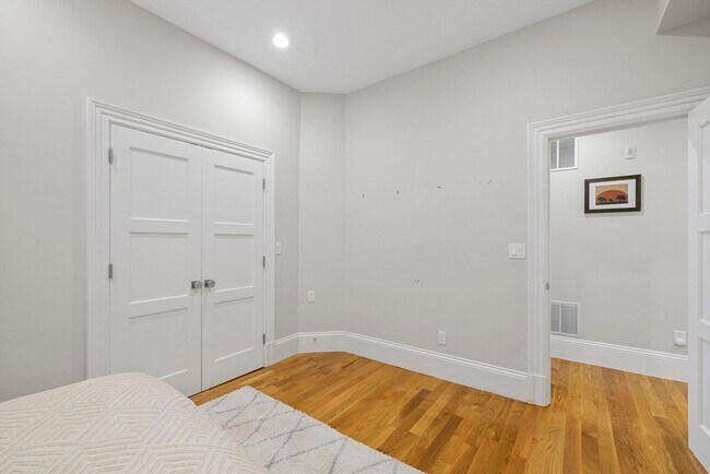 Building Photo - 1248 Beacon St
