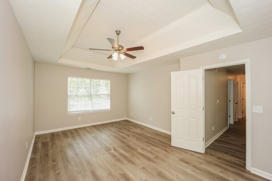 Building Photo - 6 St Charles Pl