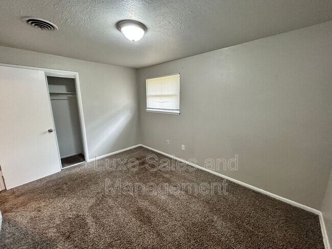 Building Photo - 700 Crosby Blvd