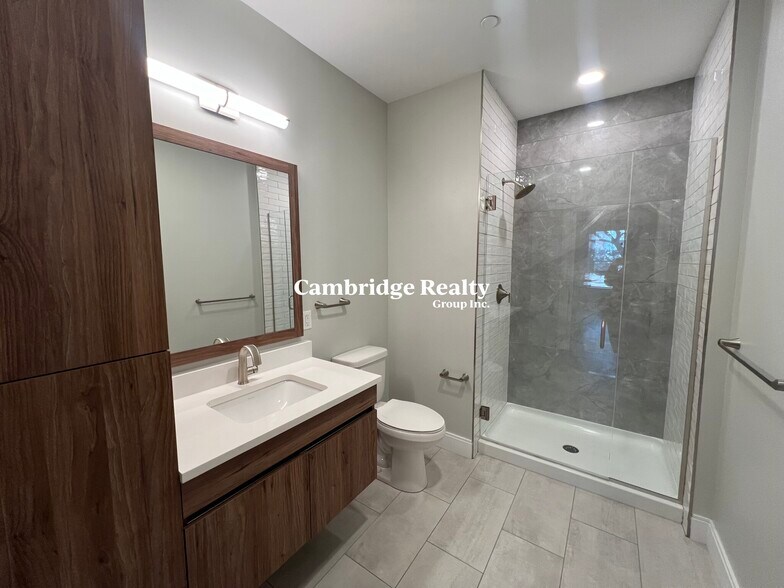 Building Photo - 12 Central St