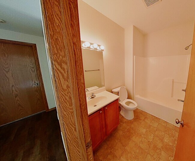 Building Photo - 514 Olive St