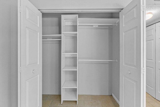Building Photo - 5540 Coach House Cir