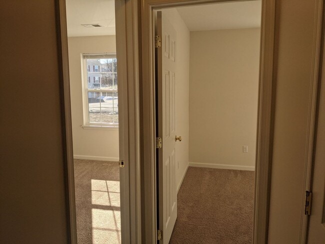 Building Photo - 3 Bedroom Townhouse For Rent in Charming Waynesboro, PA