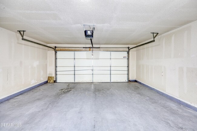 Building Photo - 5601 Valley Maple Dr