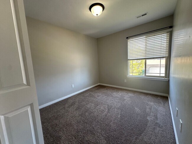 Building Photo - 3528 Newland Loop