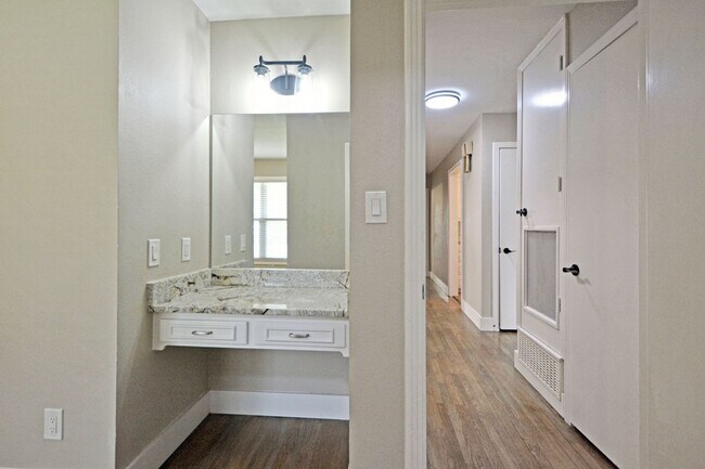 Building Photo - 671 W Merriweather St