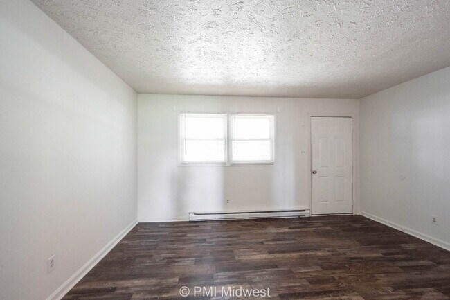 Building Photo - "Charming 2-Bedroom Retreat in Fountaintown with Spacious Layout – Your Cozy 844 Sq Ft Haven Awai...