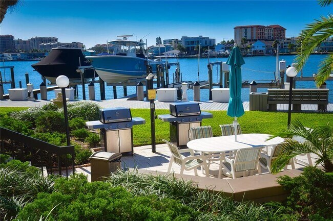 Building Photo - 690 Island Way