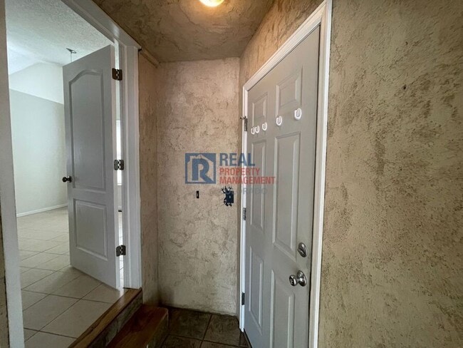 Building Photo - 4945 Marabou Way