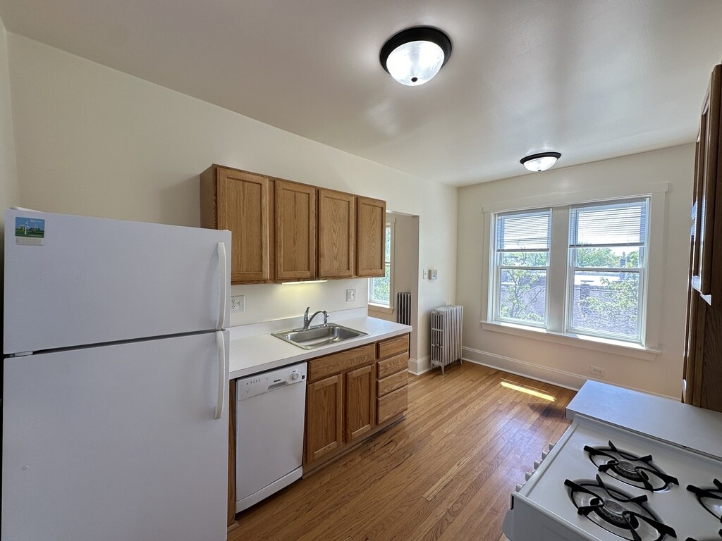 Building Photo - 2856 W Cullom Ave