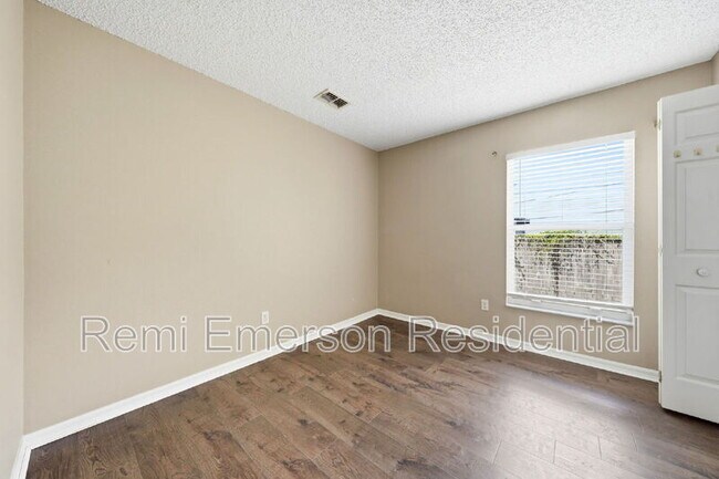 Building Photo - 2727 Mayer St