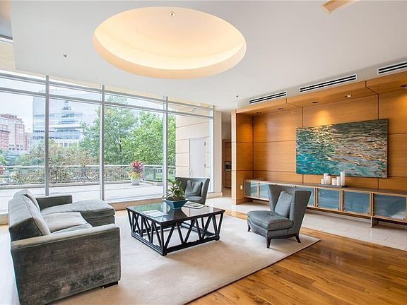 Building Photo - "Chic 1-Bedroom Urban Retreat with Granite...