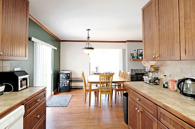 Building Photo - Spacious Fry’s Spring Home – Great Layout for Roommates